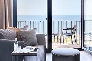 Deluxe Double Room, 1 Queen Bed, Ocean View | Living area | 44-inch flat-screen TV with digital channels, TV