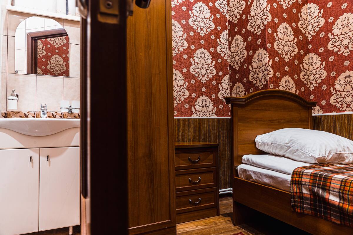 Kamar Single Standar | Setrika/meja setrika dan Wi-Fi gratis