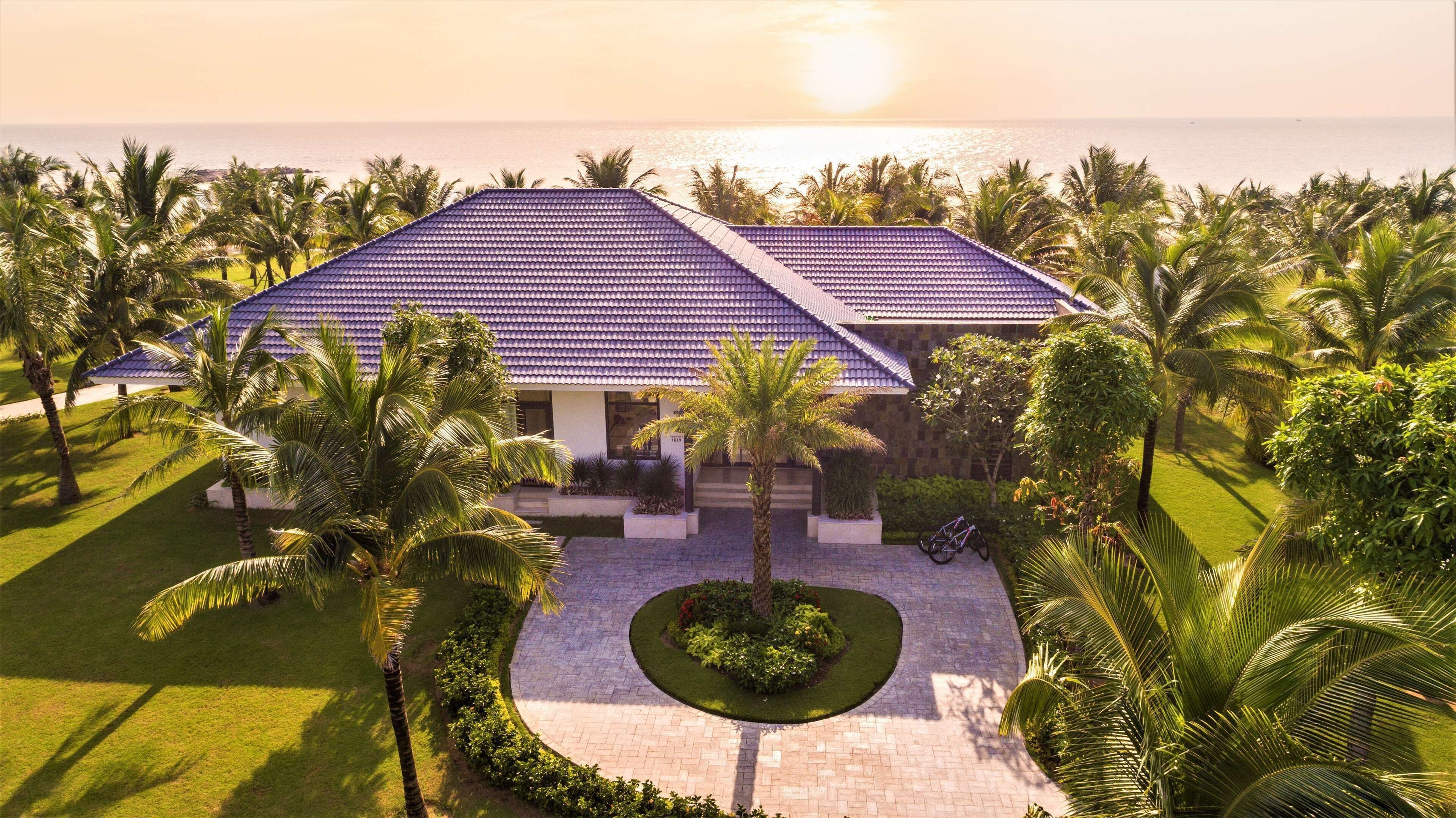 villa, 3 bedrooms | 1 bedroom, down duvets, minibar, in-room safe