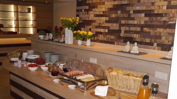 Daily buffet breakfast for a fee - Hotel Restaurant Im Winkel (Elmshorn)