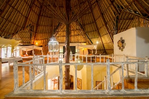 Deluxe Villa with Pool View | Ropa de cama