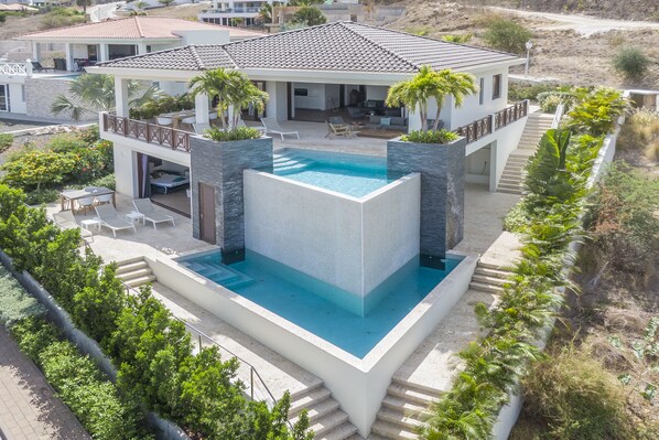 Deluxe Villa, 4 Bedrooms, Private Pool, Sea Facing | In-room safe, individually decorated, individually furnished, desk - Blue Bay Exclusive (Sint Michiel)