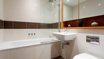 Apartment, 1 Bedroom | Bathroom | Free toiletries, towels