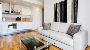 Appartement, 1 chambre | Salle de séjour