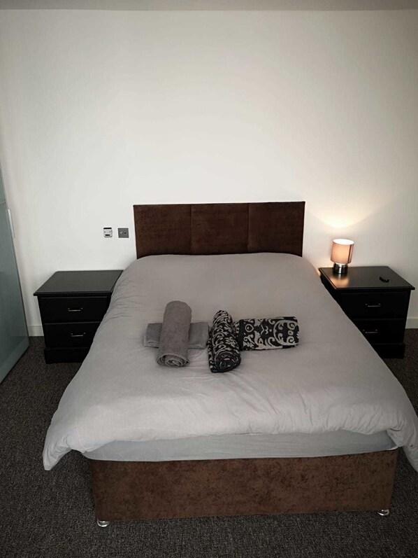 Huoneisto, useita sänkyjä, tupakointi kielletty | 2 makuuhuonetta, äänieristys, silitysrauta/-lauta, ilmainen Wi-Fi