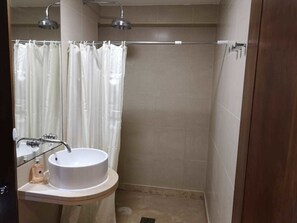 Huoneisto, useita sänkyjä, tupakointi kielletty | Kylpyhuone | Pyyhkeet