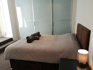 Huoneisto, useita sänkyjä, tupakointi kielletty | 2 makuuhuonetta, äänieristys, silitysrauta/-lauta, ilmainen Wi-Fi