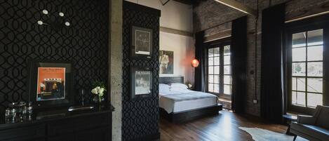 Superior Suite, 1 King Bed, Balcony | Premium bedding, pillowtop beds, minibar, in-room safe