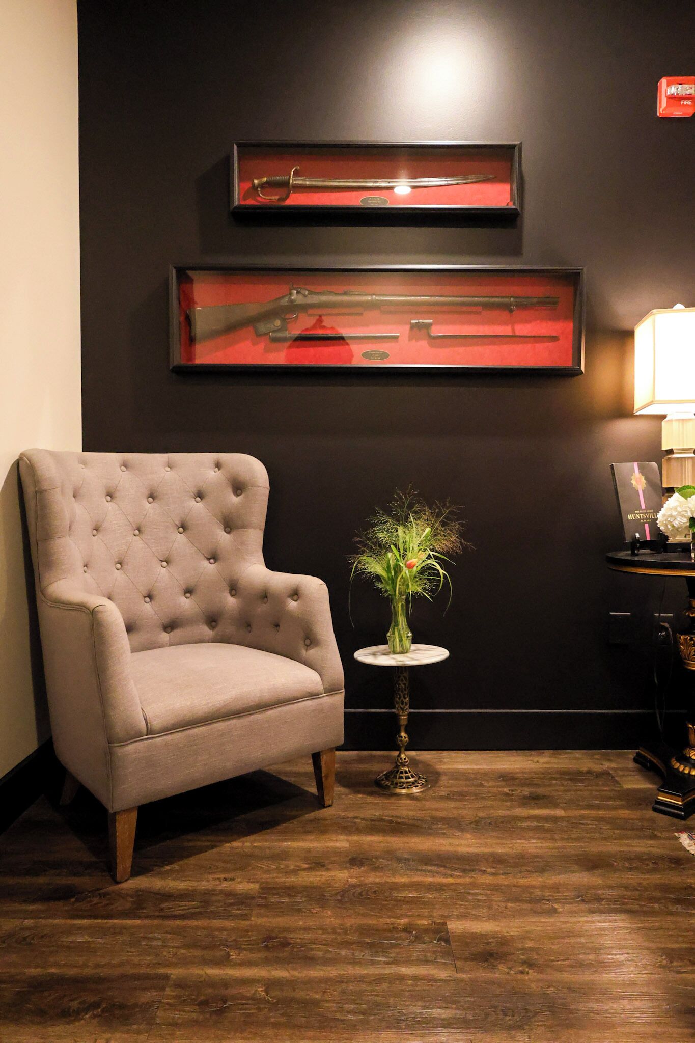 deluxe single room, 1 king bed, no windows | 1 bedroom, premium bedding, pillow-top beds, minibar