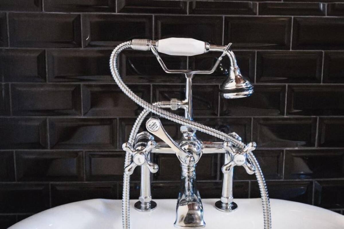 superior suite, 1 king bed with sofa bed, bathtub | 1 bedroom, premium bedding, pillow-top beds, minibar