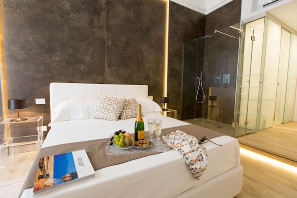Executive Apartment | 1 bedroom, minibar, in-room safe, blackout drapes