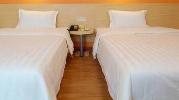 Room - 7 Days Inn (Jinan)