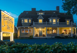 Front of property - evening/night - Thornhedge Inn & Stratford (Bar Harbor)