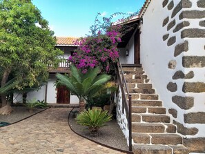 Fachada de la propiedad