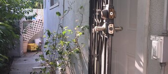Comfortable Beverly Hills Town House