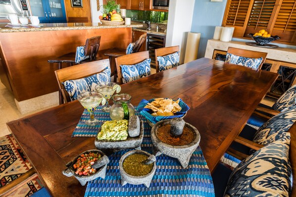 Villa superior, 4 habitaciones, terraza | Servicio de comidas en la habitación