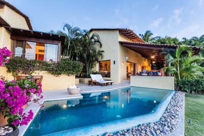 Villa Pelicanos by Tripwix