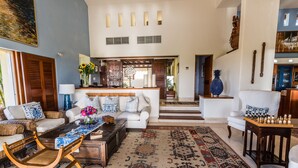 Superior-Villa, 4 Schlafzimmer, Terrasse | Wohnbereich | Flachbildfernseher