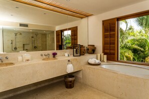 Superior Villa, 5 Bedrooms, Patio | Bathroom | Separate bathtub and shower, deep-soaking bathtub, designer toiletries - 	 Villa Avanti by Tripwix (Mezcales)