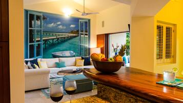 Villa familiar, 6 habitaciones | Cocina privada | Refrigerador con congelador, microondas, horno y parrilla de estufa