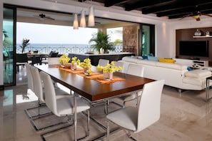 Panoramic-Apartment, 4 Schlafzimmer | Essbereich im Zimmer