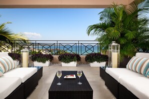 Condo panorámico, 4 habitaciones | Balcón