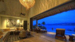 Panoramic-Villa, 5 Schlafzimmer, Meerblick | Wohnbereich | Flachbildfernseher