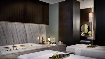 Couples treatment rooms, hot tub, body treatments, aromatherapy