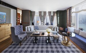 Grand Harbour Corner Suite | 1 bedroom, Egyptian cotton sheets, premium bedding, minibar