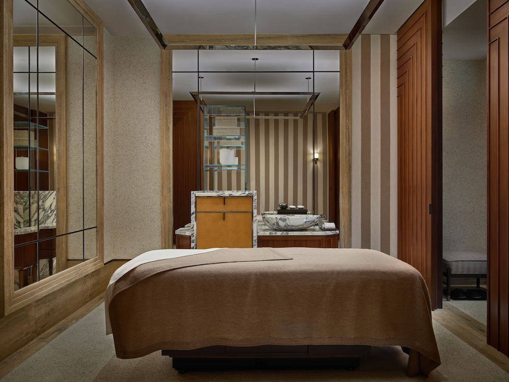 Rosewood Hong Kong by null