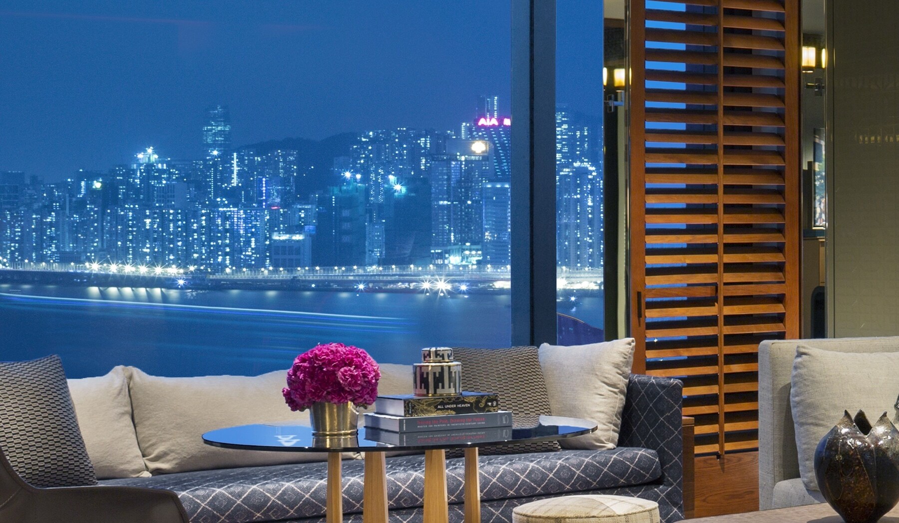 Deluxe Harbour Suite | Living area | LCD TV, pay movies