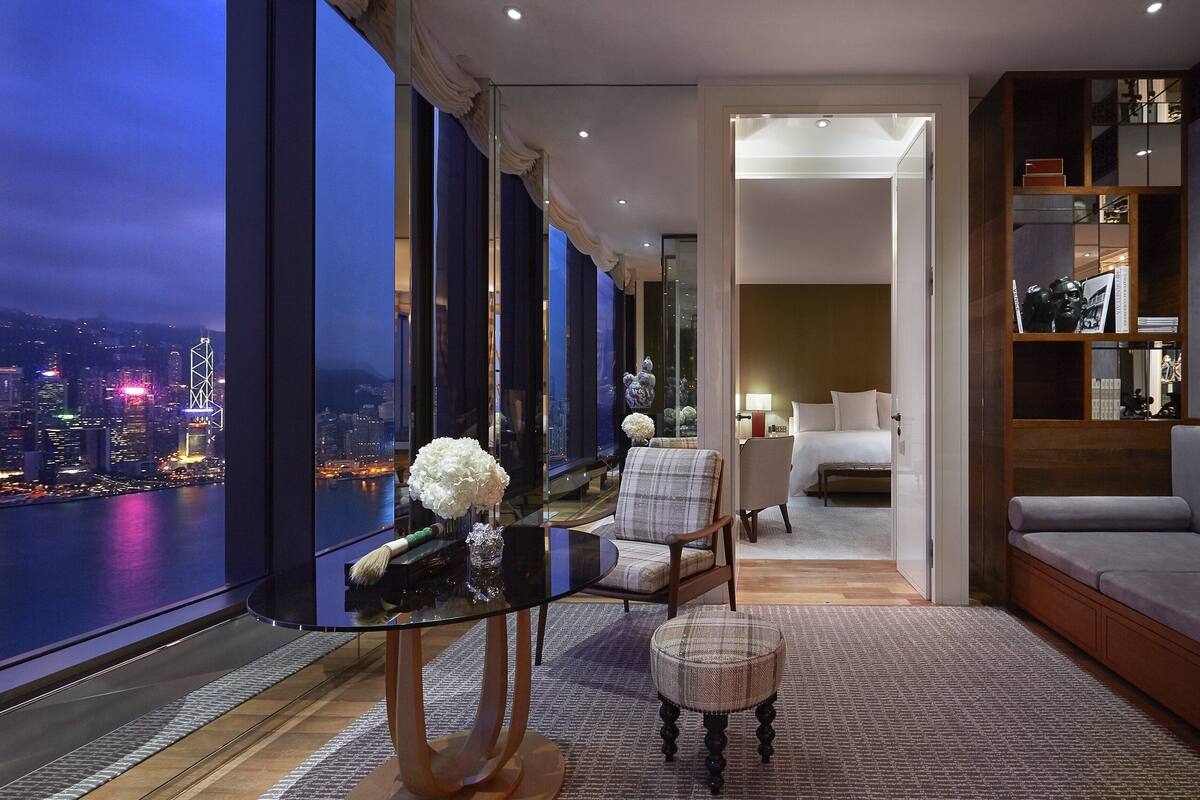 Manor Suite | Egyptian cotton sheets, premium bedding, minibar, in-room safe
