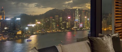 Egyptian cotton sheets, premium bedding, minibar, in-room safe