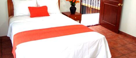 Double Room | In-room safe, iron/ironing board, free WiFi