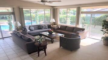 Deluxe House, Multiple Beds, Non Smoking | Living room | Flat-screen TV