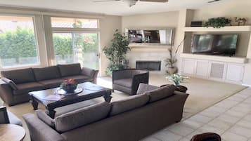 Deluxe House, Multiple Beds, Non Smoking | Living room | Flat-screen TV