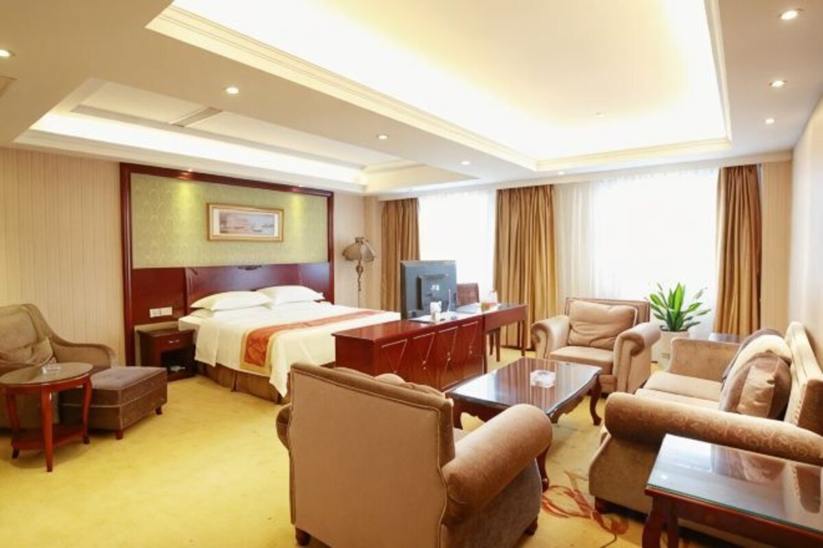 Deluxe Accessible Room (Double Bed)