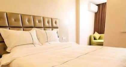 Super 8 Hotel
