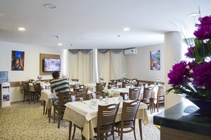 Free daily buffet breakfast - Seyhan Sarus Otel (Adana)