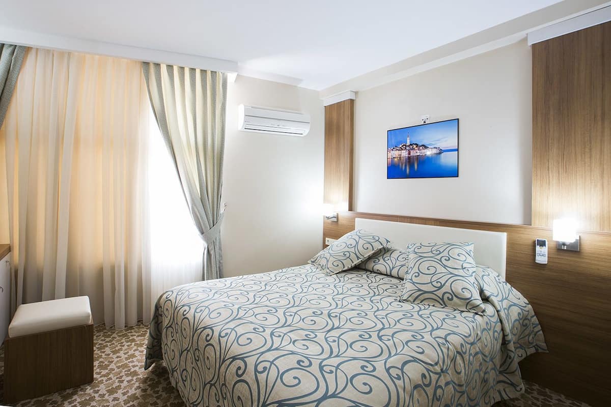 Ropa de cama de alta calidad y artículos del minibar gratis