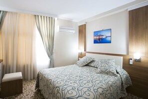 Standard Double Room | Premium bedding, free minibar items, in-room safe, desk - Seyhan Sarus Otel (Adana)