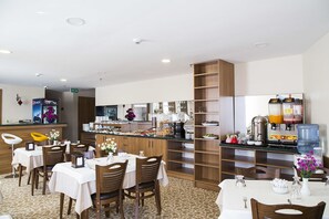 包含每日自助早餐