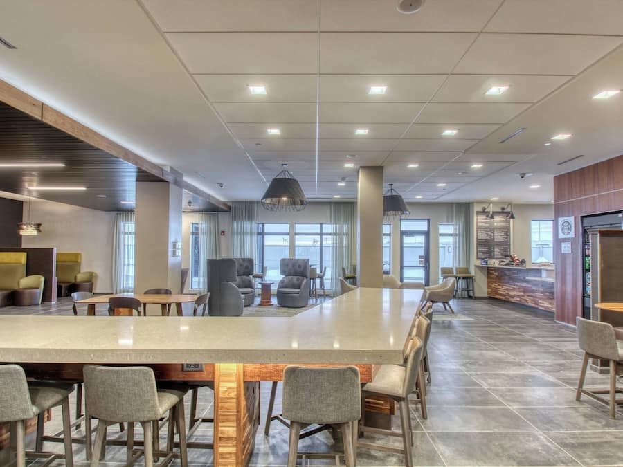 Breakfast and dinner served