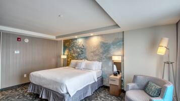 Zimmer, 1 King-Bett und Schlafsofa (Hearing Accessible) | Schreibtisch, Bügeleisen/Bügelbrett, kostenlose Babybetten