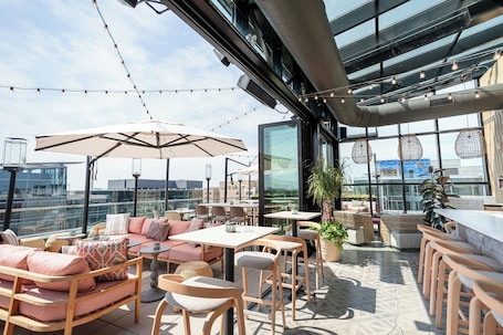 Restaurant. Moxy Washington DC Downtown