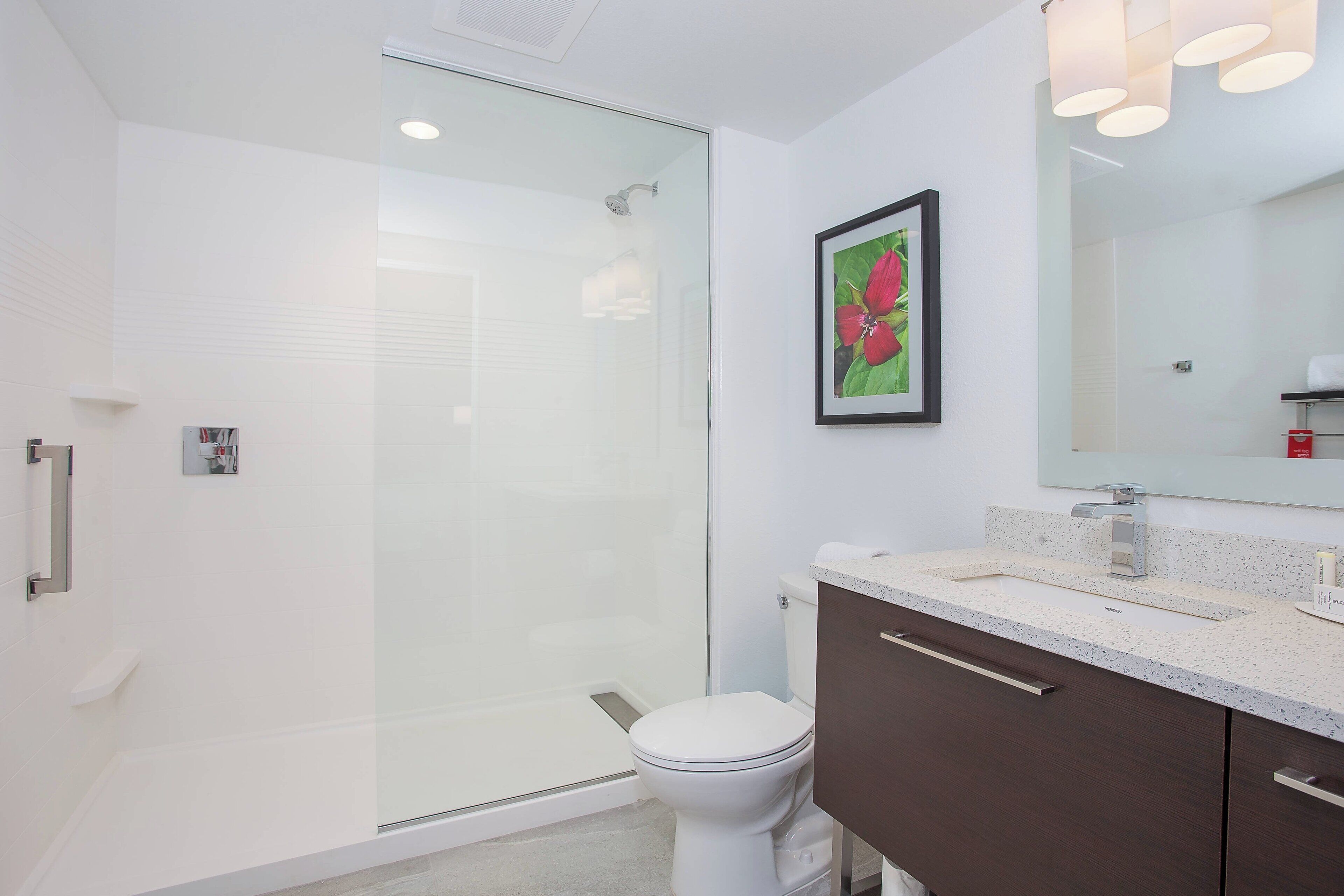 rainfall showerhead, free toiletries, hair dryer, towels