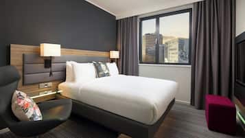 Room, 1 Queen Bed, City View | Desk, soundproofing, iron/ironing board, free WiFi