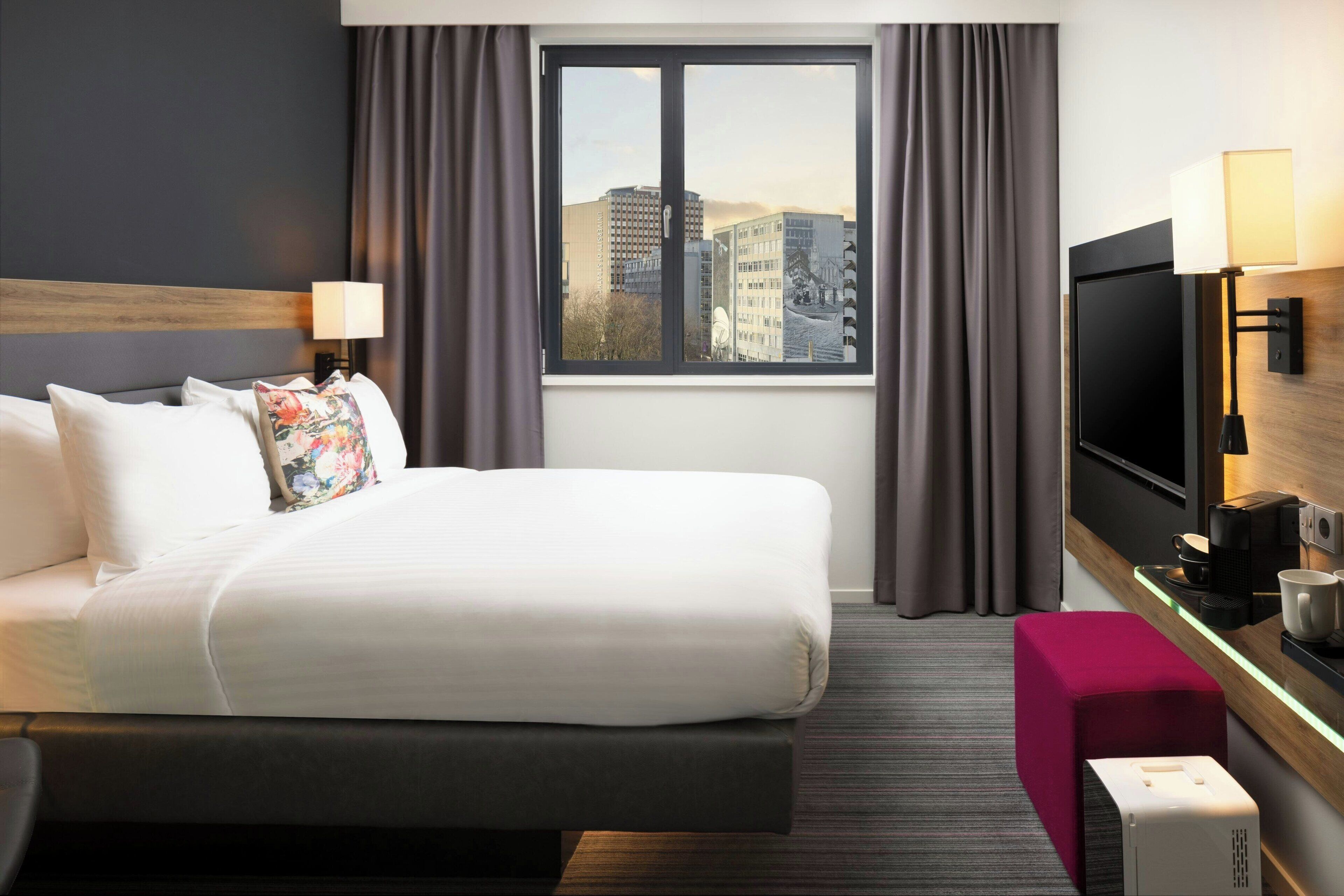 room, 1 queen bed, non smoking, city view | 1 bedroom, desk, soundproofing, iron/ironing board