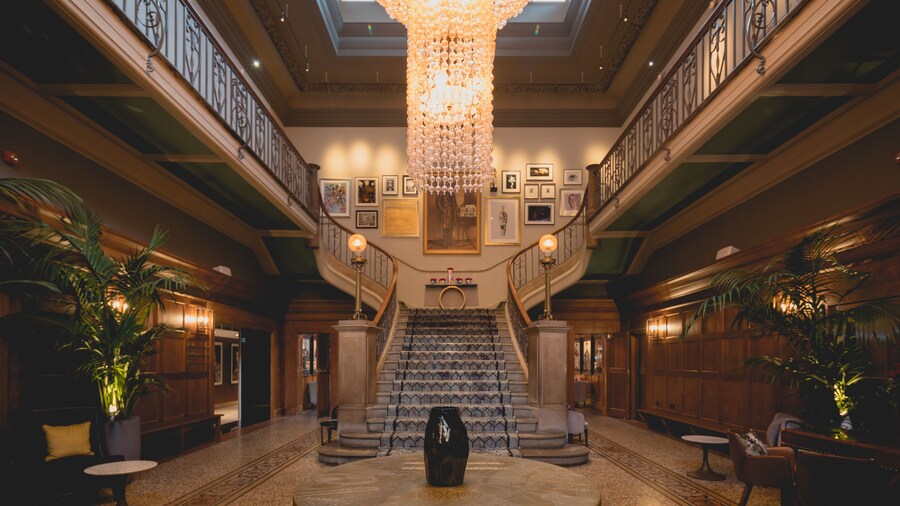 The Dixon, Autograph Collection