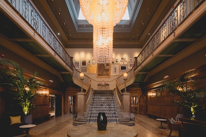 The Dixon, Autograph Collection